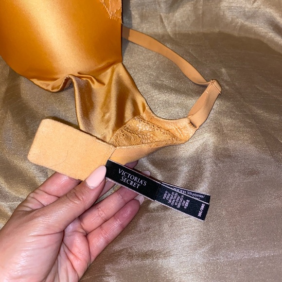❌SOLD❌ Victoria’s Secret Push-up Bras - Picture 6 of 10